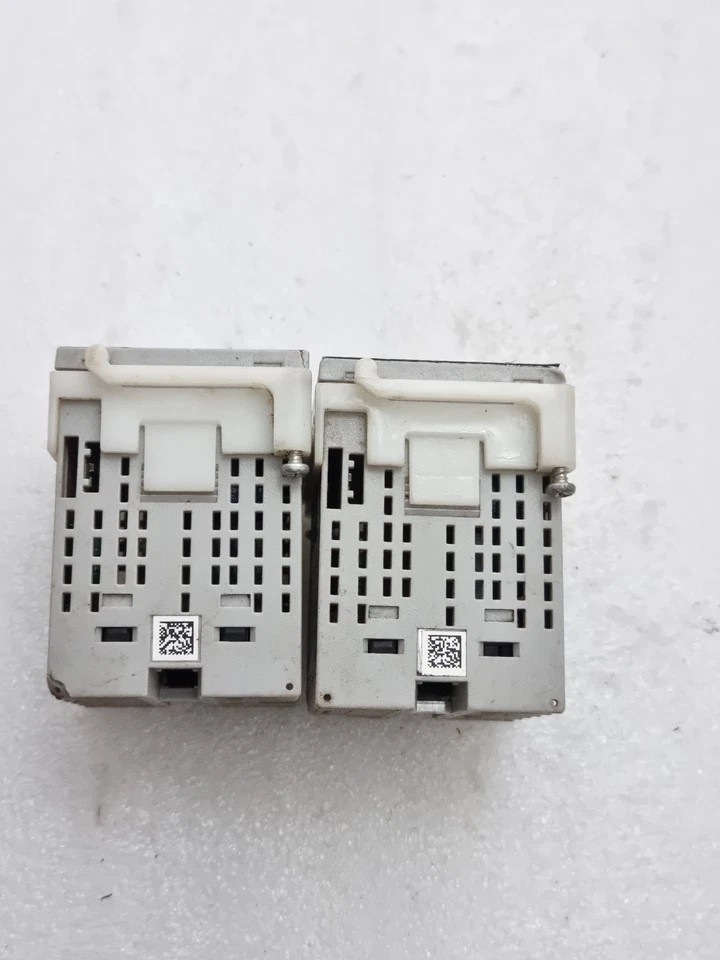 LOT OF 2PCS Omron E5CWL-Q1TC Temperature Controller 100 to 240 Vac E5CWLQ1TC